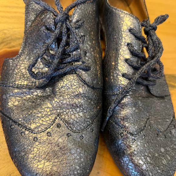 Naya women’s Pewter metallic leather Tahlia oxfords 8.5 - Picture 8 of 8